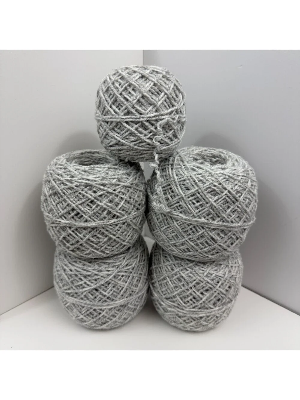 Reclaimed Acrylic Worsted Yarn – 880 Yards – White/Light Gray Heather (5 Cakes)